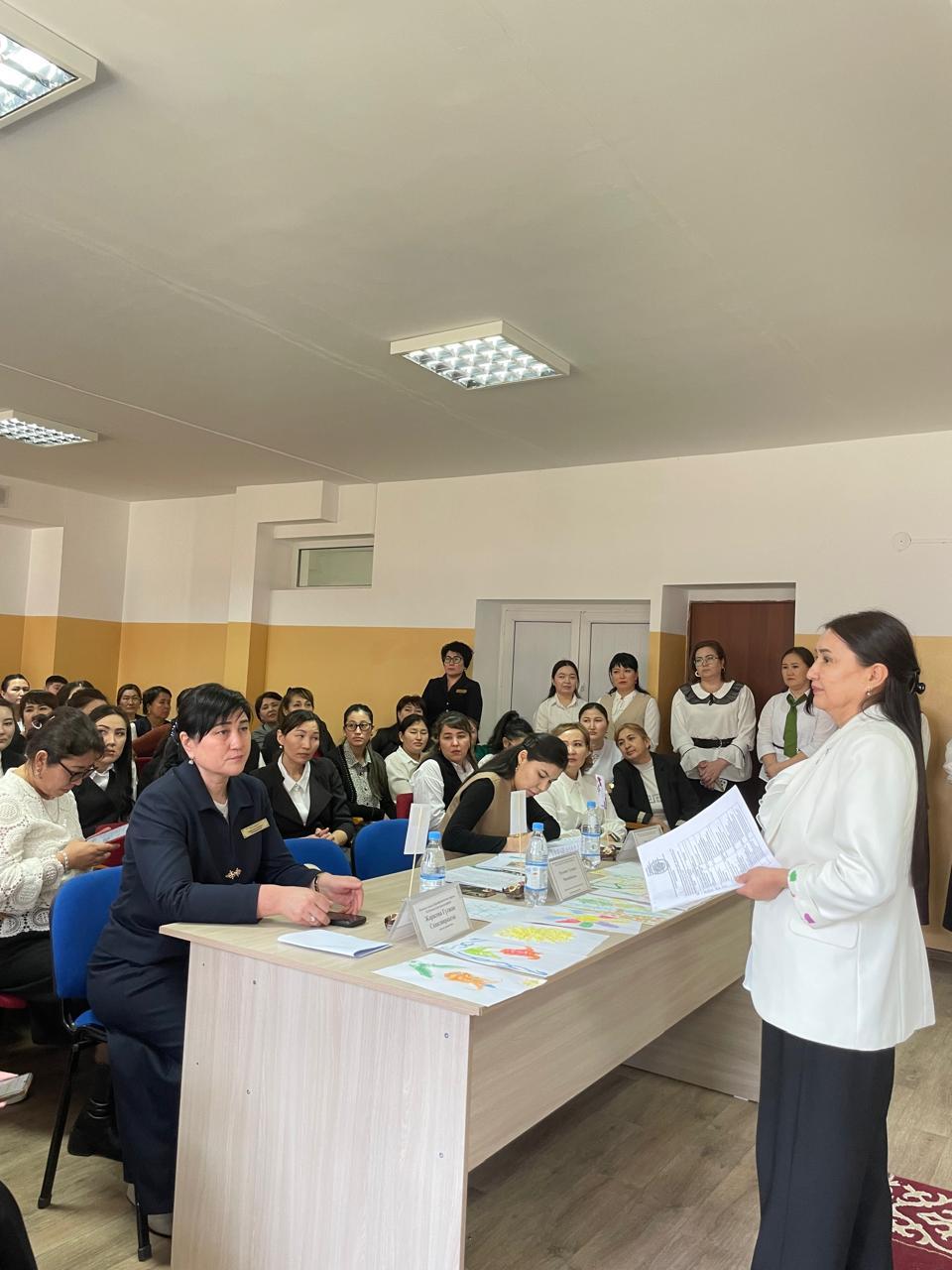 «Кәсіптік бағдар берудің бірыңғай моделі: мектепте ұйымдастырудың негіздері» тақырыбындағы қалалық әдістемелік семинарының дипломдары