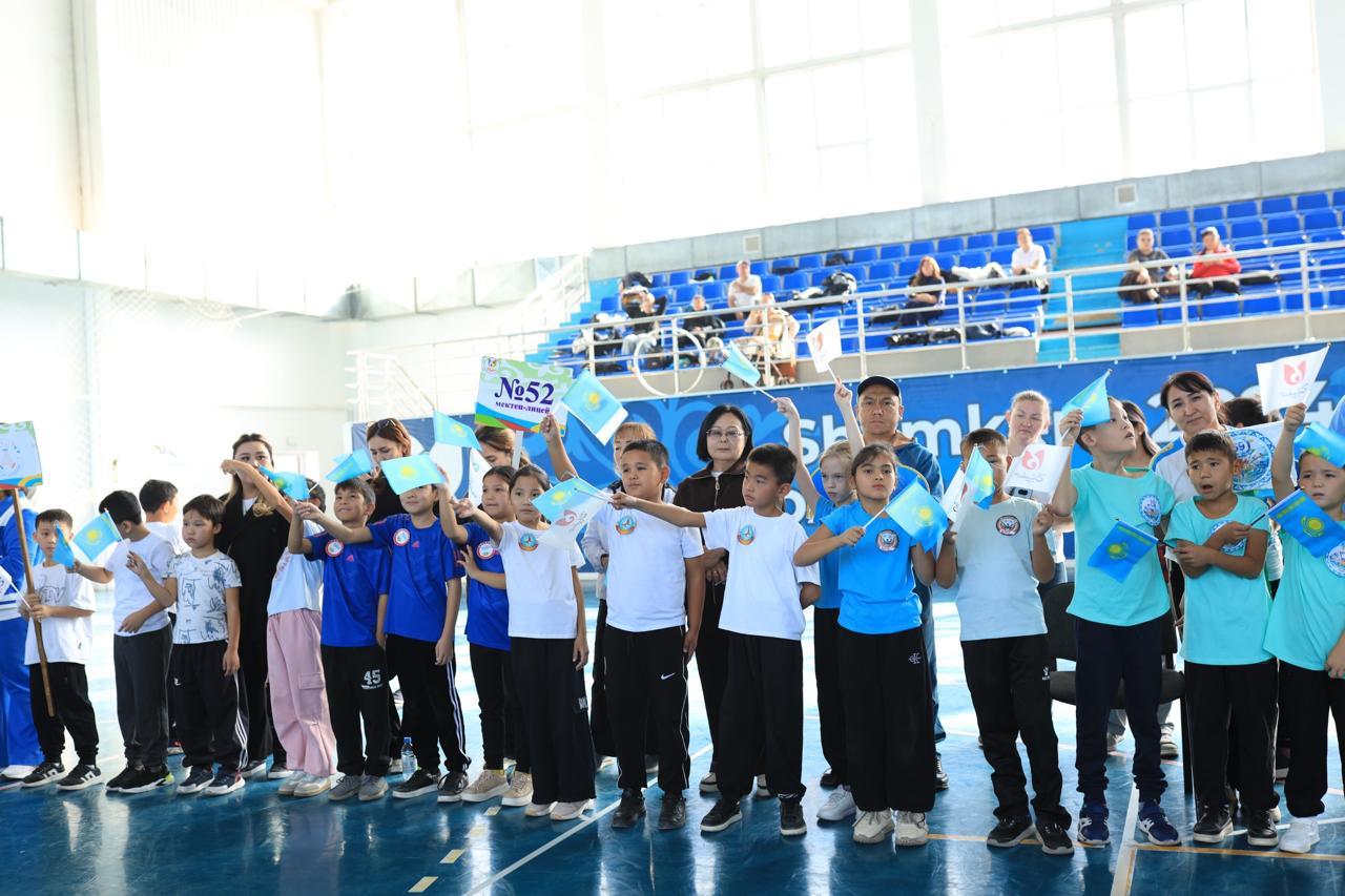 “Тең мүмкіндіктер” фествивалі жетекшілерінің мадақтамасы